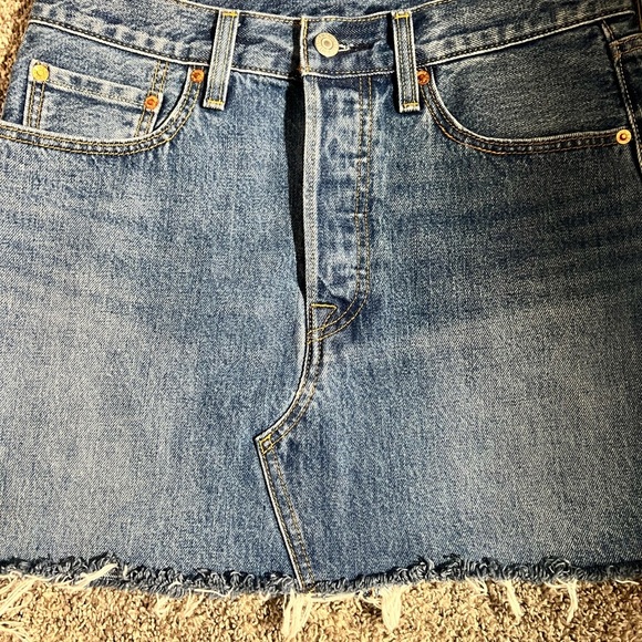 LEVIS DENIM SKIRT SZ 28 - Picture 6 of 6
